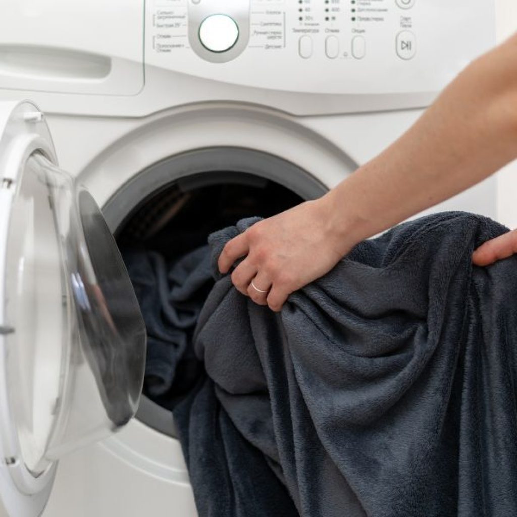 5 Tips for Removing a Stuck Item From a Washing Machine