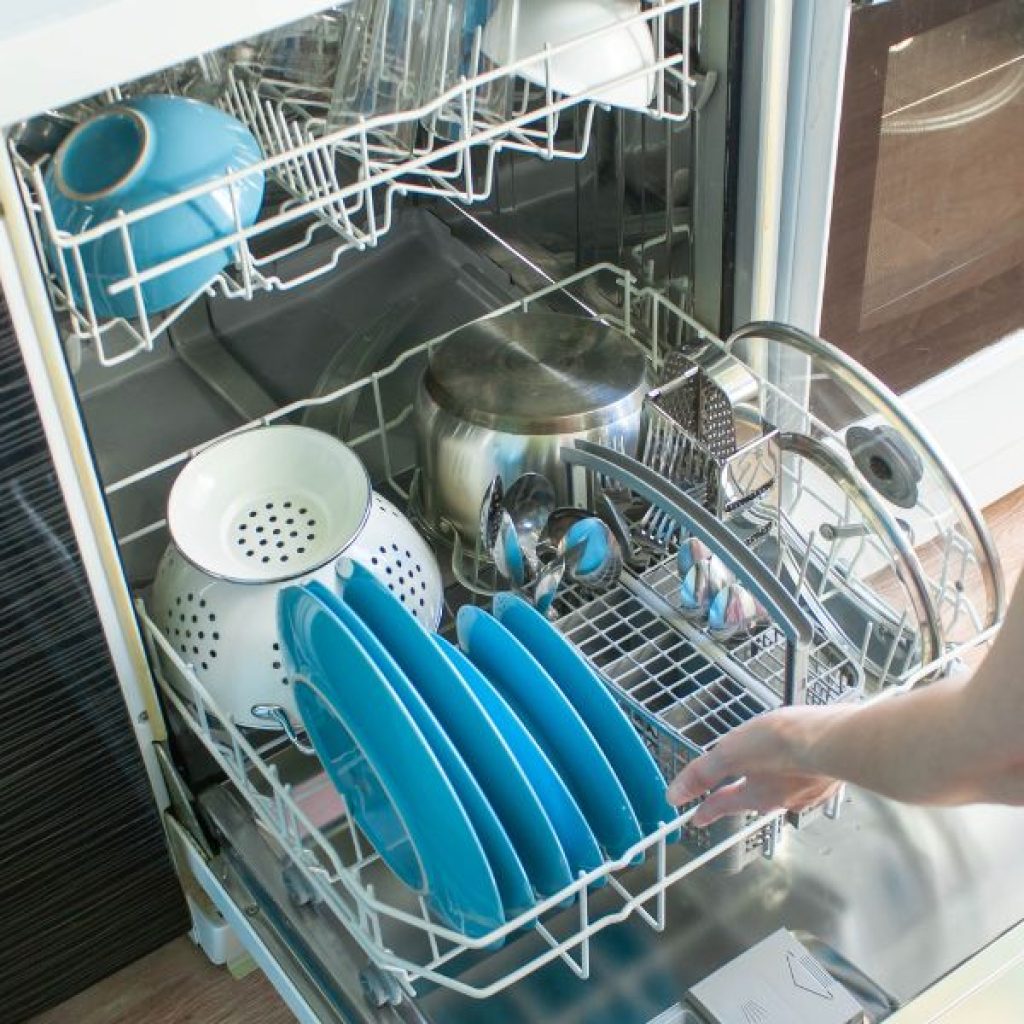 What To Do if Your Dishwasher Won’t Drain